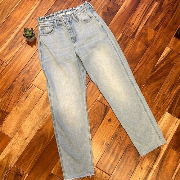 Hollister Denim - Hollister Curvy High-Rise Mom Jean - 5R